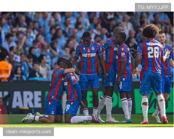 桑德兰身着条纹球衣近期表现稳健